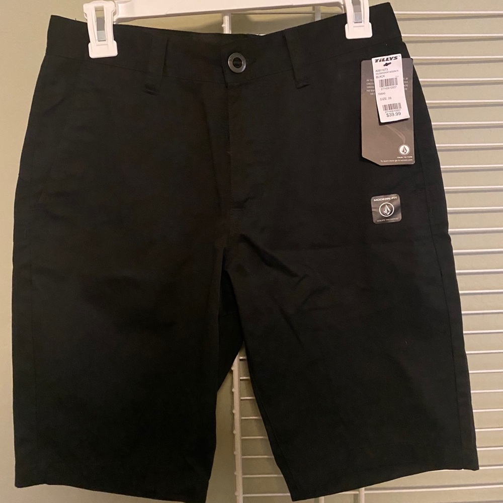 Volcom size 28 NWT shorts